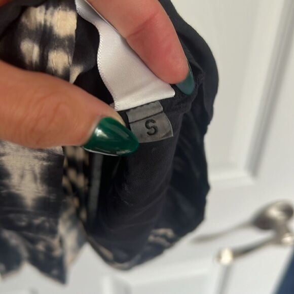 Planet Blue Romper - Navy Tie Dye Shorts Romper Cover Up - Bell Sleeve Like New - Picture 4 of 4